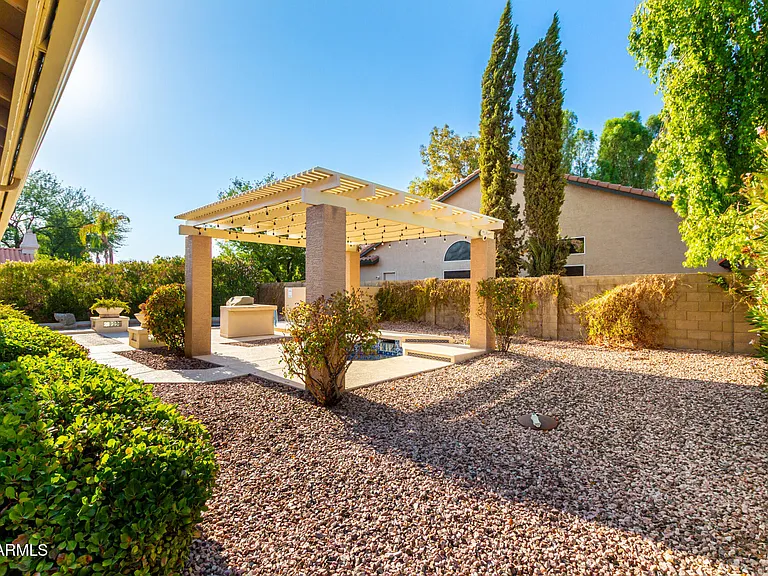 4704 E Hearn Rd — Photo 37
