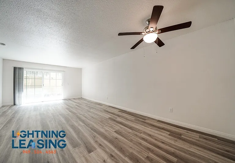 2850 Riverside Dr #3-207 — Photo 2