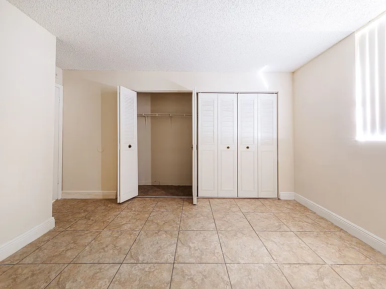 Spacious Closet Apartments For Rent in Hollywood Florida | Sunset Palms