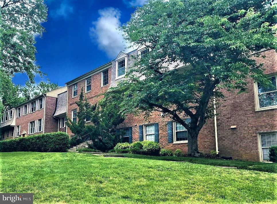 2 bed, 1.0 bath, 1105 sqft, $2,250 — Photo 1