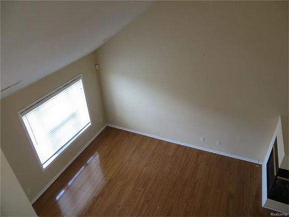 5th image of 3268 Newbury Pl