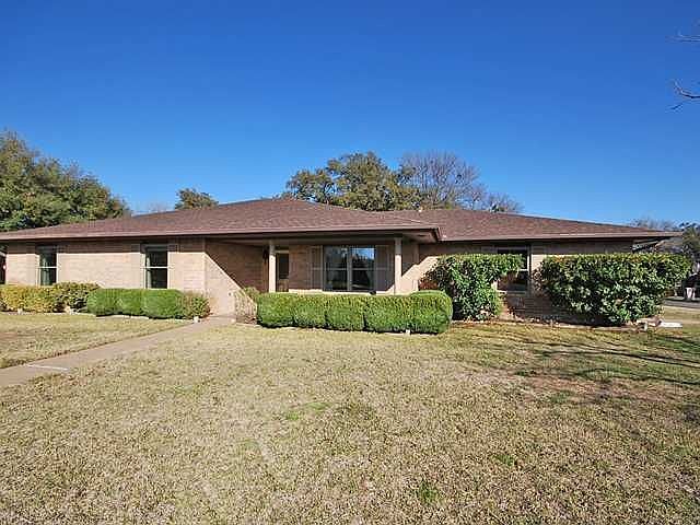 1st image of 1001 Oakridge Dr