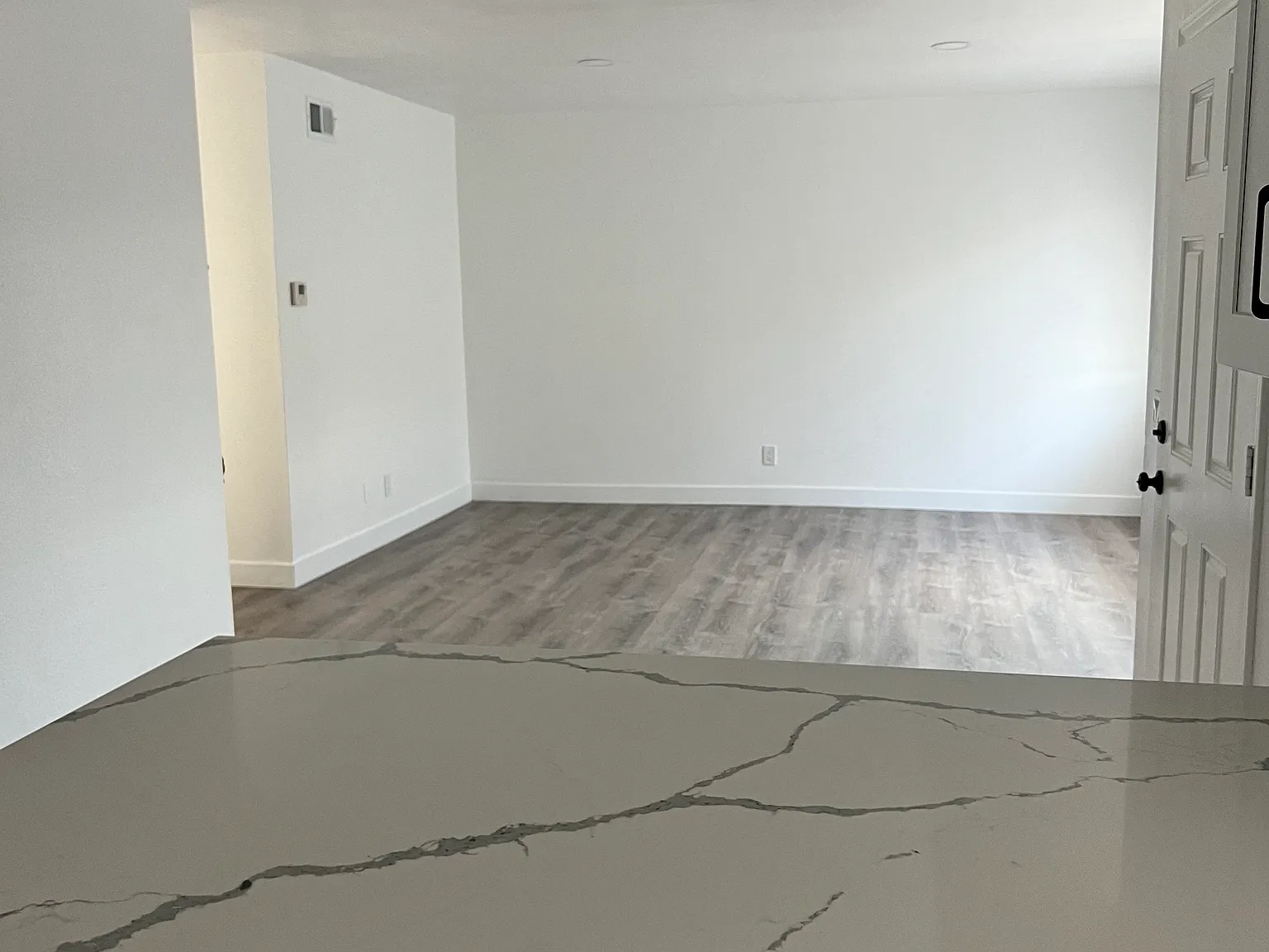 706 Shalimar Dr — Photo 3