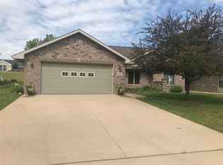 2351 Harvest View Dr, Dubuque, IA 52002