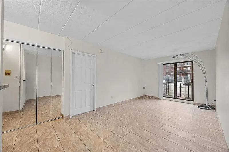 1 bed, 1.0 bath, 553 sqft, $2,100 — Photo 2