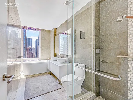 Rented by Sotheby's International Realty | media 33