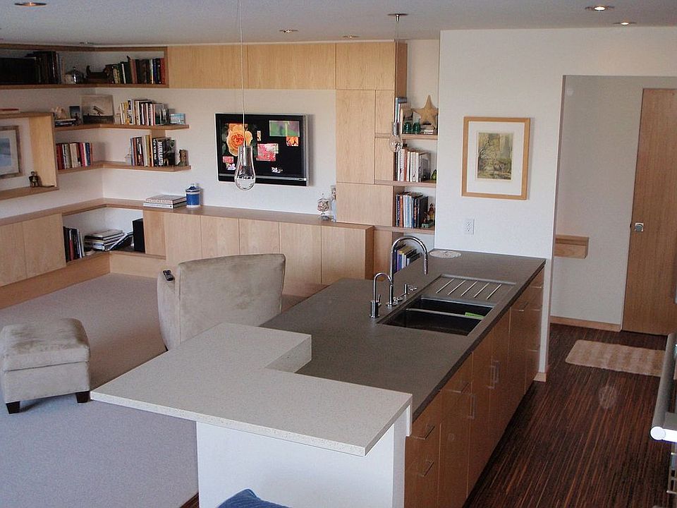 Contemporary/Modern Green-remoldel Gem!