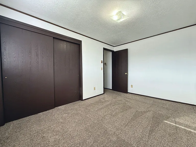 424 E State St #B — Photo 6