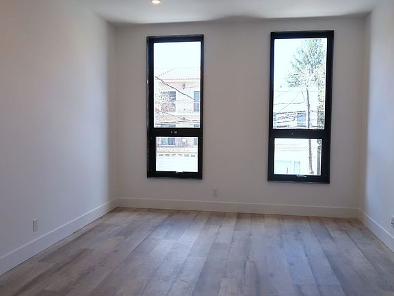 3rd image of 2211 41st St APT 1R