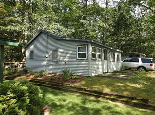 992 Lake Dr, Harrison, MI