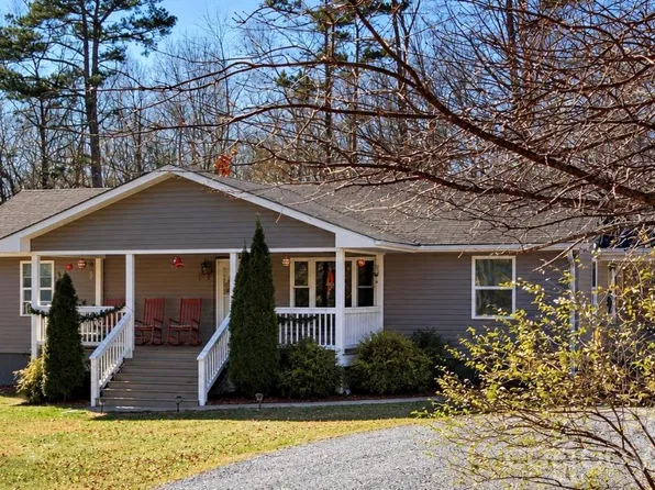 11 Spring Lake Dr, Fletcher, NC 28732