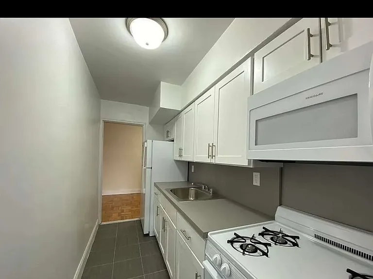 4110 Bowne St #2H — Photo 5