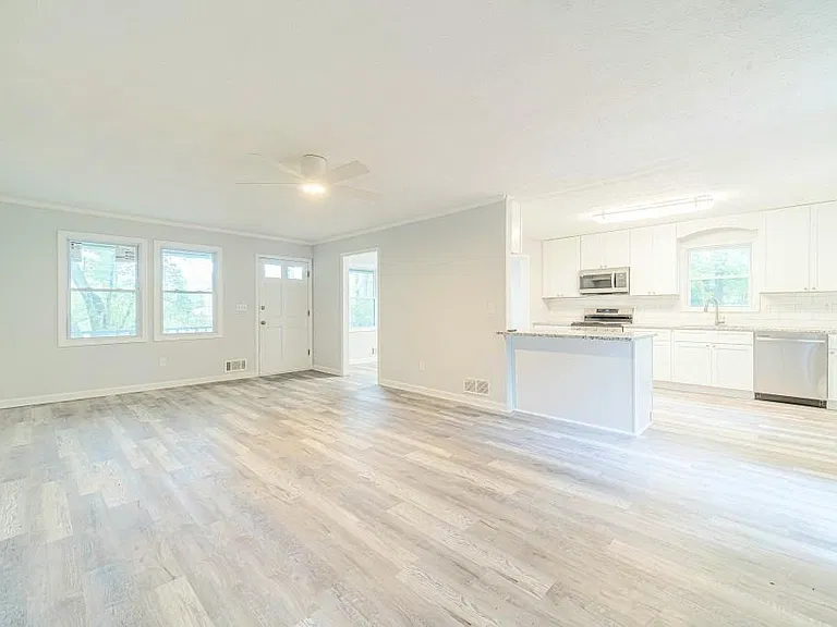 325 Little Rock Ct — Photo 8