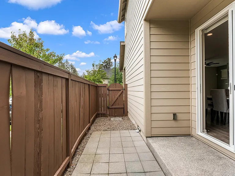 9433 SW Chopin Ln — Photo 27