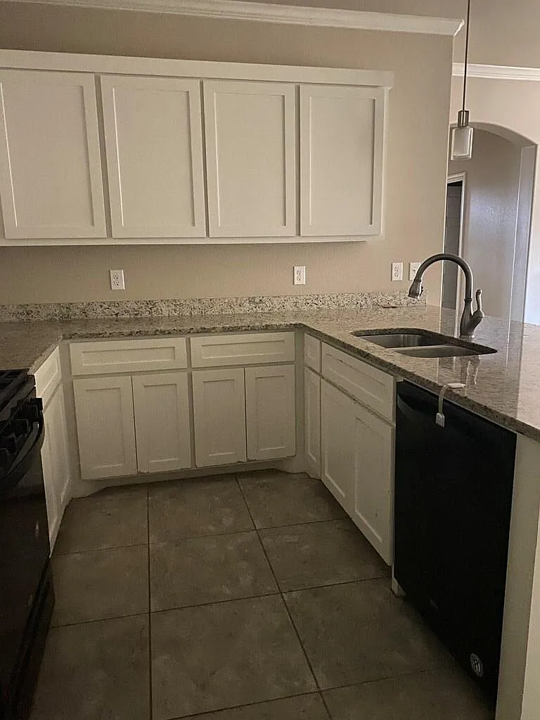 3 bed, 2.0 bath, 1540 sqft, $2,400 — Photo 4