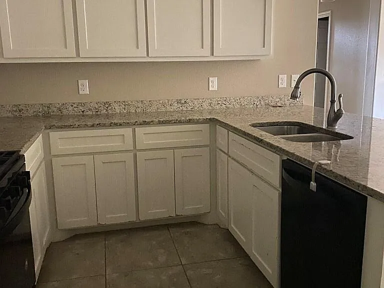 5300 Freedom Ct — Photo 4