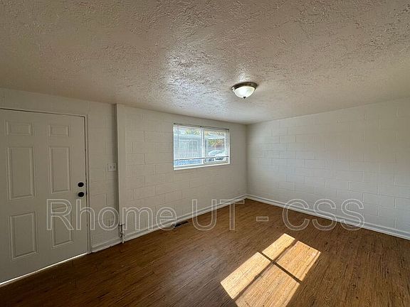 3rd image of 2725 S Edison St APT 2