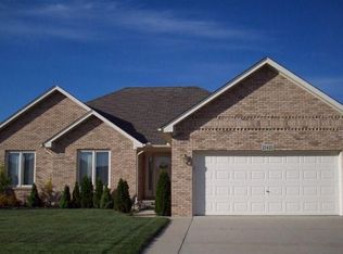 21421 Venice Dr, Macomb, MI 48044