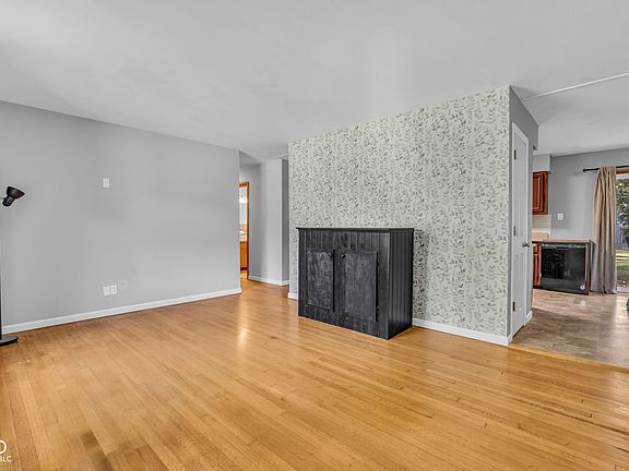 4th image of 7222 Maple Dr