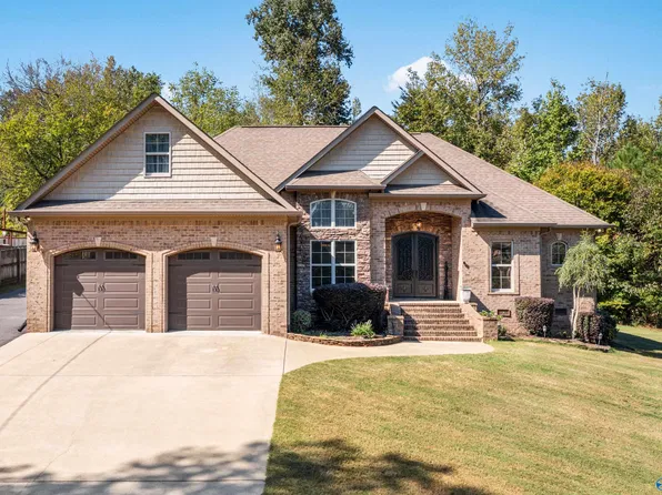 203 Laurel Wood Dr, Rainbow City, AL 35906