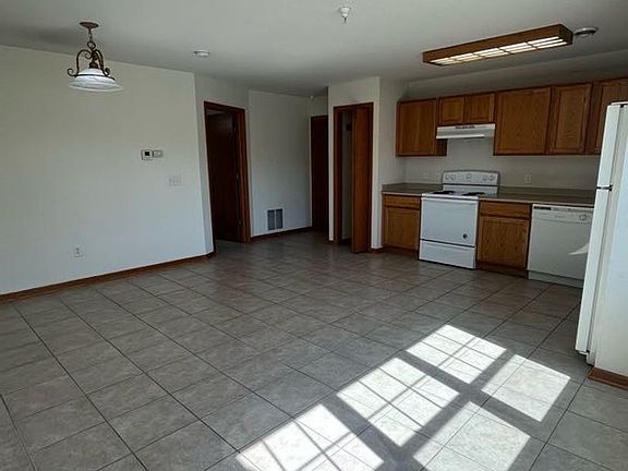 4th image of 1200 Silver Dr #18845863