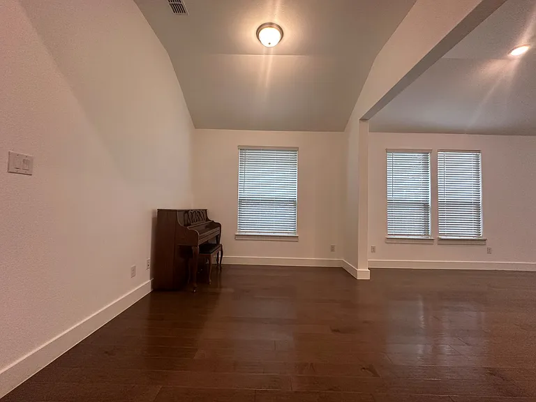 2609 Chevy Chase Dr — Photo 11