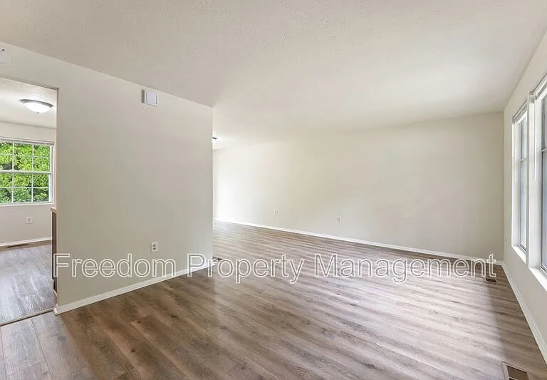 2516 Tabor Ct — Photo 7