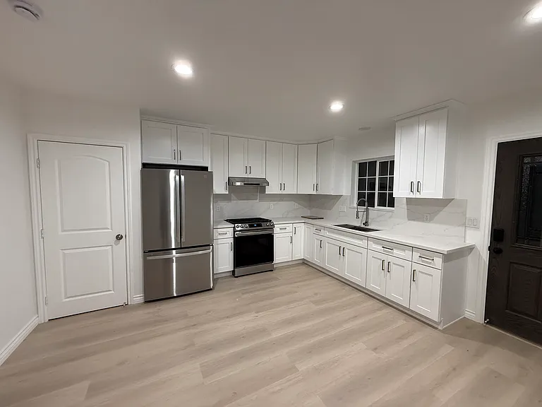 N Soldano Ave — Photo 1