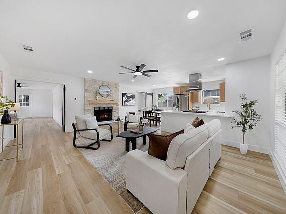 5th image of 1414 Park East Dr