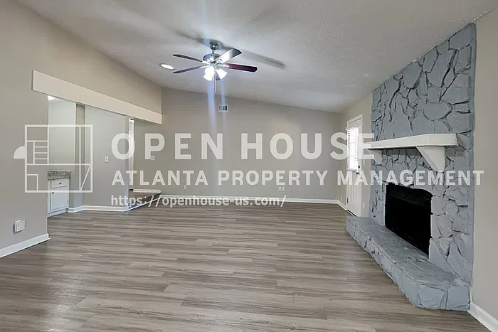3 bed, 2.0 bath, 1611 sqft, $2,100 — Photo 4