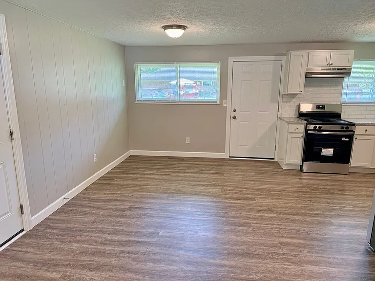 4409 Primrose Ln — Photo 4
