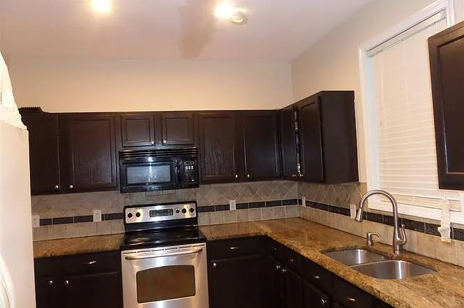 2033 Winston Diamond Ct — Photo 5
