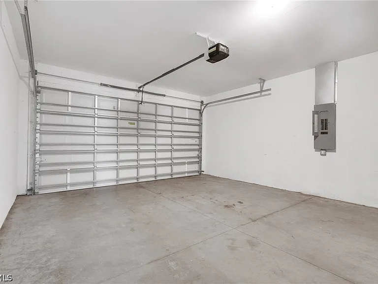 1133 SW Trafalgar Pkwy — Photo 10
