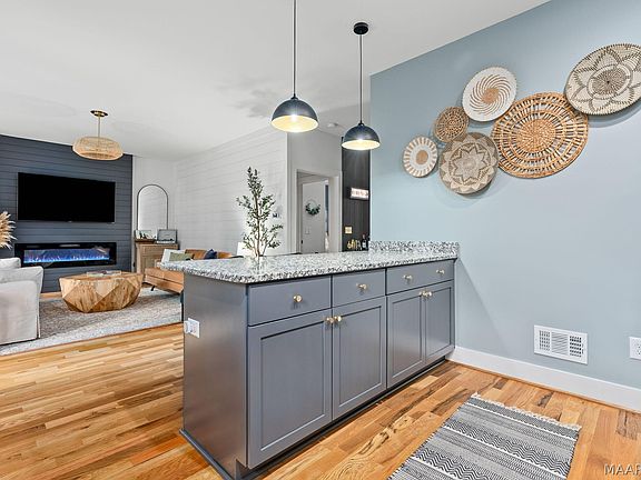 5th image of 129 Martin Ridge Trce