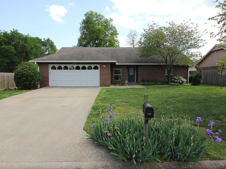 1st image of 1752 Park Dr