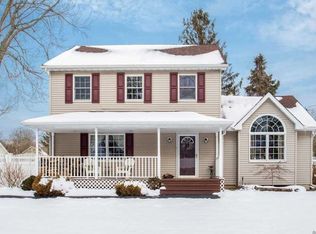 31 Flamingo Rd, Rocky Point, NY 11778