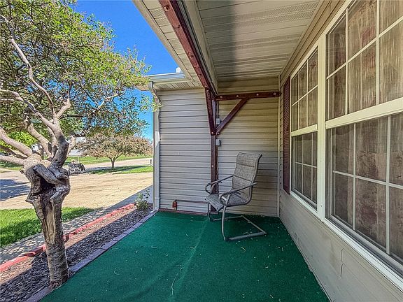 5th image of 702 Balsam Dr