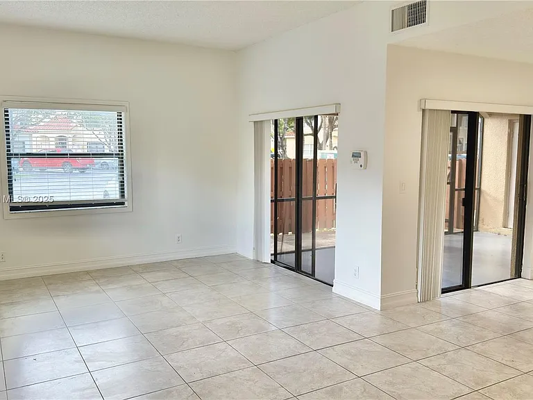 501 Racquet Club Rd — Photo 2