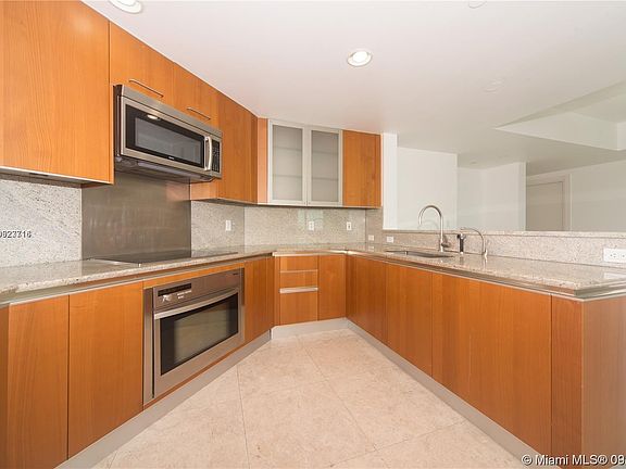 4th image of 2627 Bayshore Dr #605