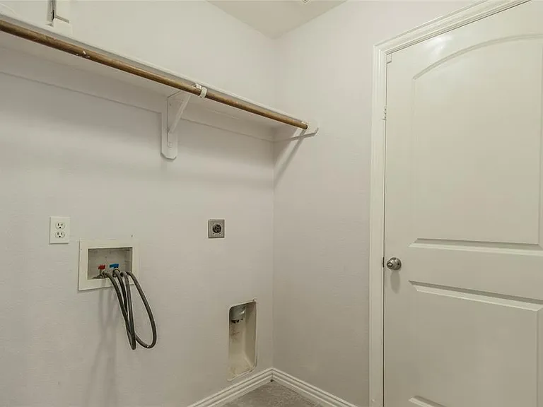 1913 Fountain Spray Dr — Photo 10