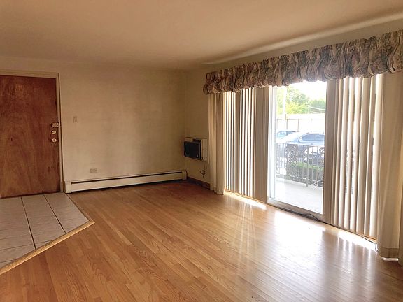 3rd image of 917 8th Ave APT 7