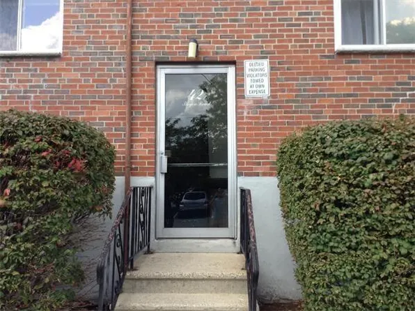 42 Bryon Rd APT 1, Chestnut Hill, MA 02467