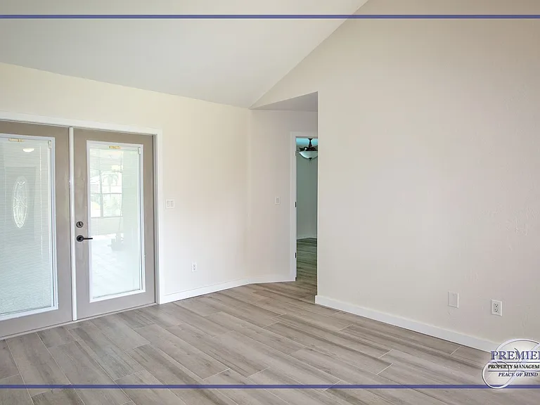 4053 Seaoats Ln — Photo 5