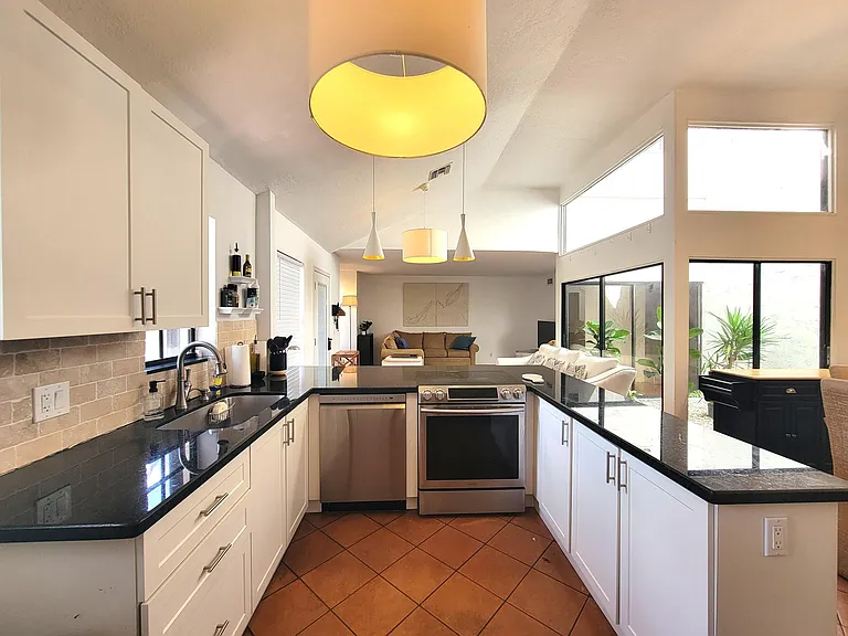 13465 Fountain View Blvd — Photo 4
