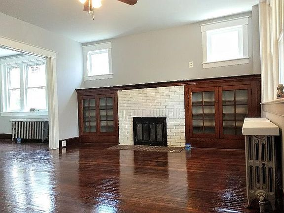 Living Room (Pic 2)