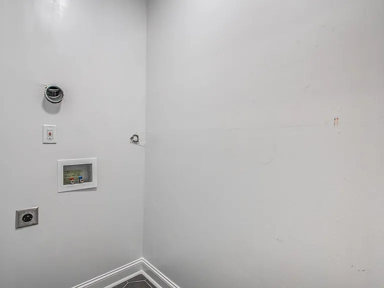1825 Young Ave — Photo 23