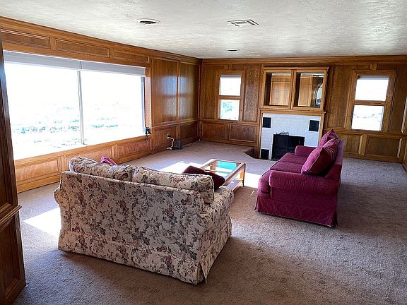 3rd image of 701 McHenry Dr