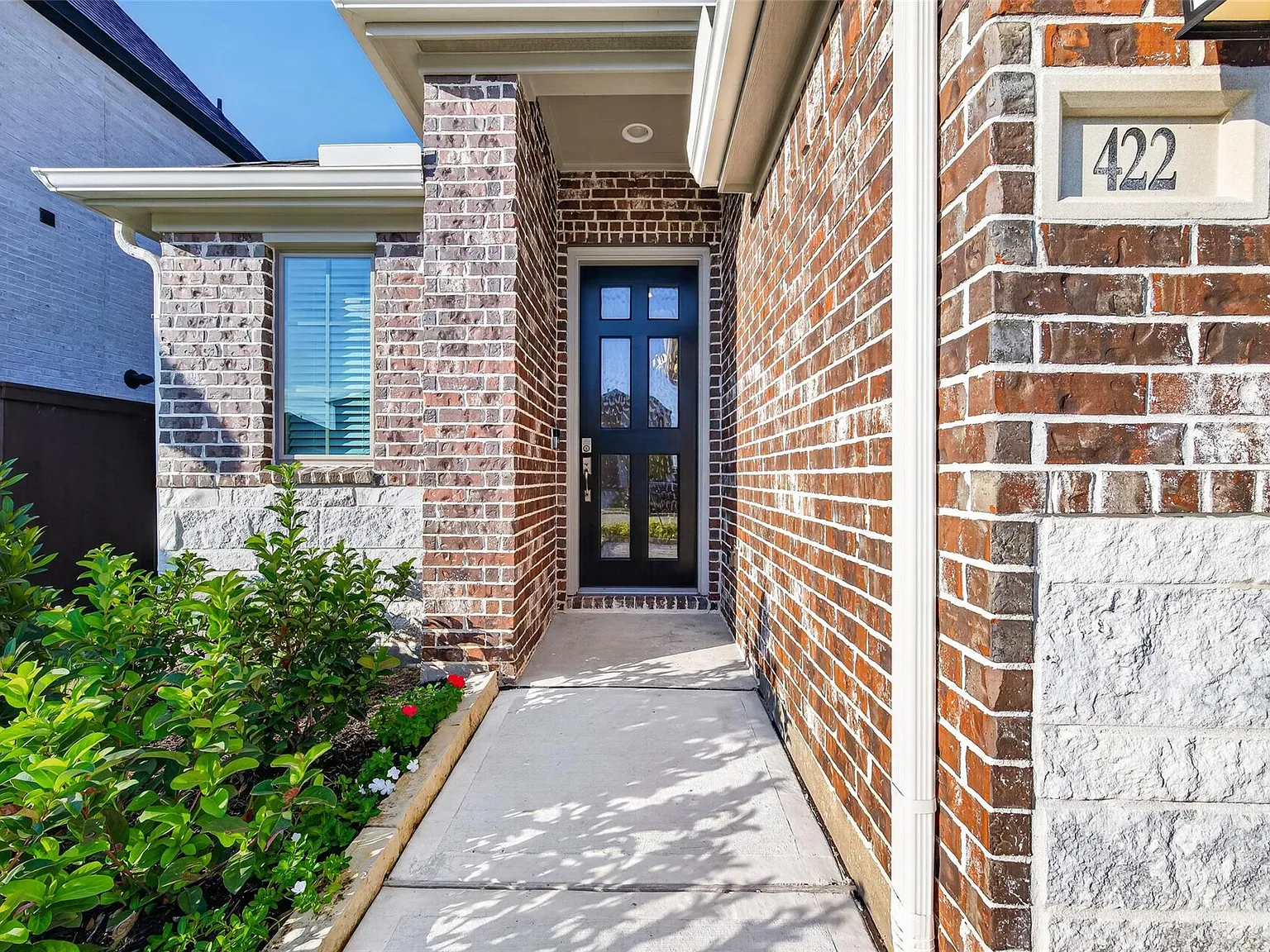 3 bed, 2.5 bath, 1743 sqft, $2,300 — Photo 2
