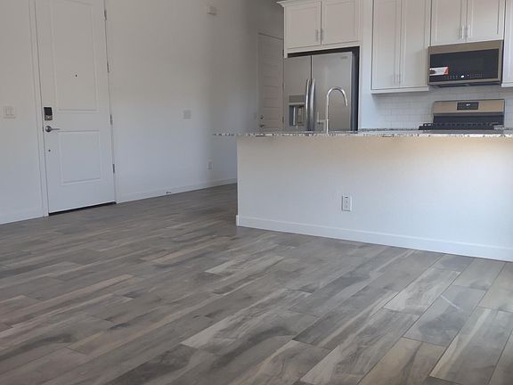 3rd image of 172 E Birchwood Pl