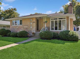 9431 Congress Park Ave, Brookfield, IL 60513